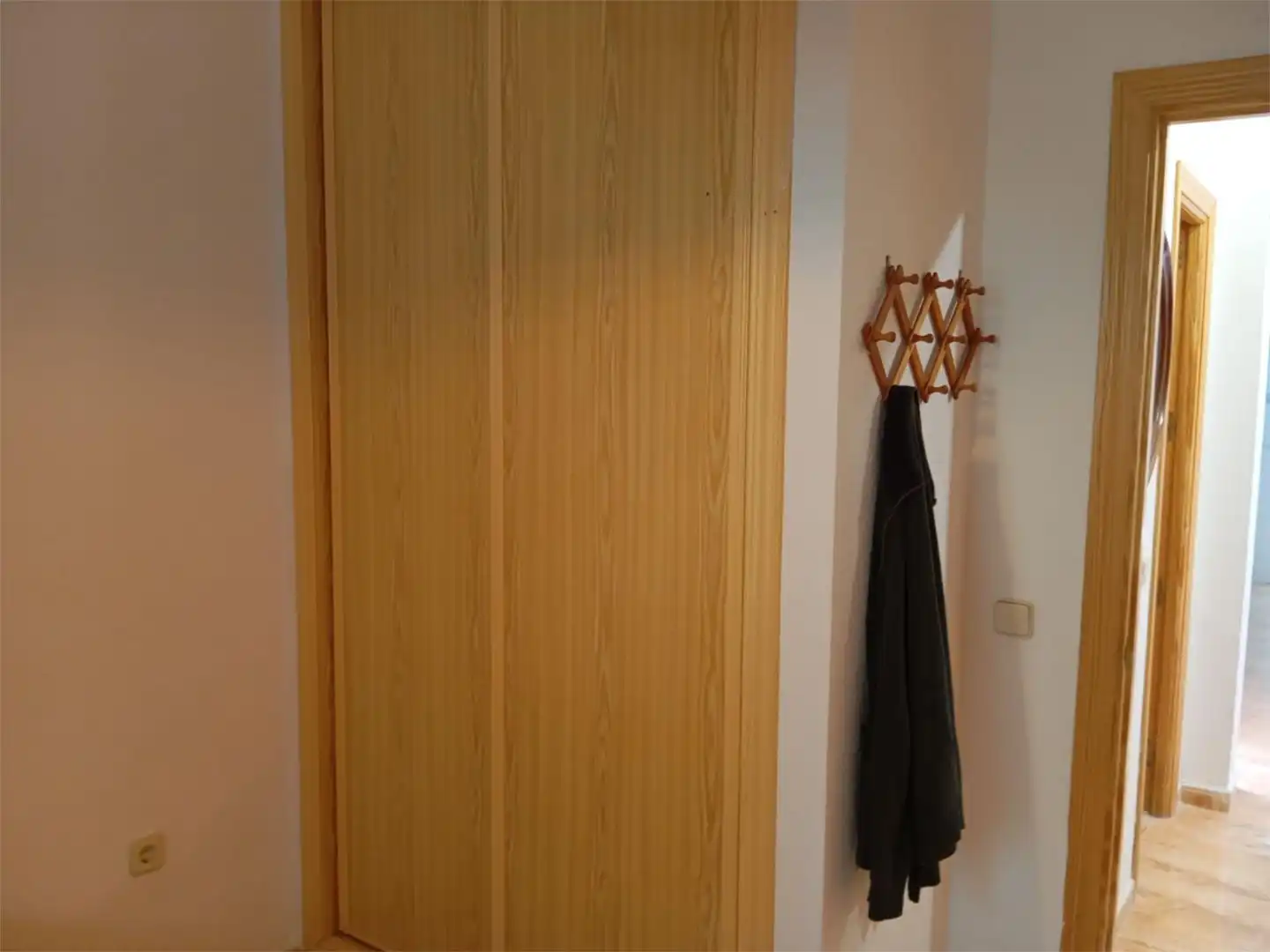Wohnung zum Verkauf in Navahondilla mit Klimaanlage, Heizung und Privatgarten