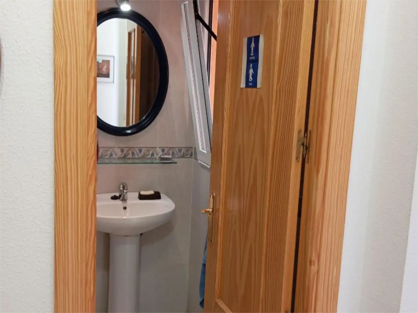 Badezimmer von Wohnung zum Verkauf in Navahondilla mit Klimaanlage, Heizung und Privatgarten