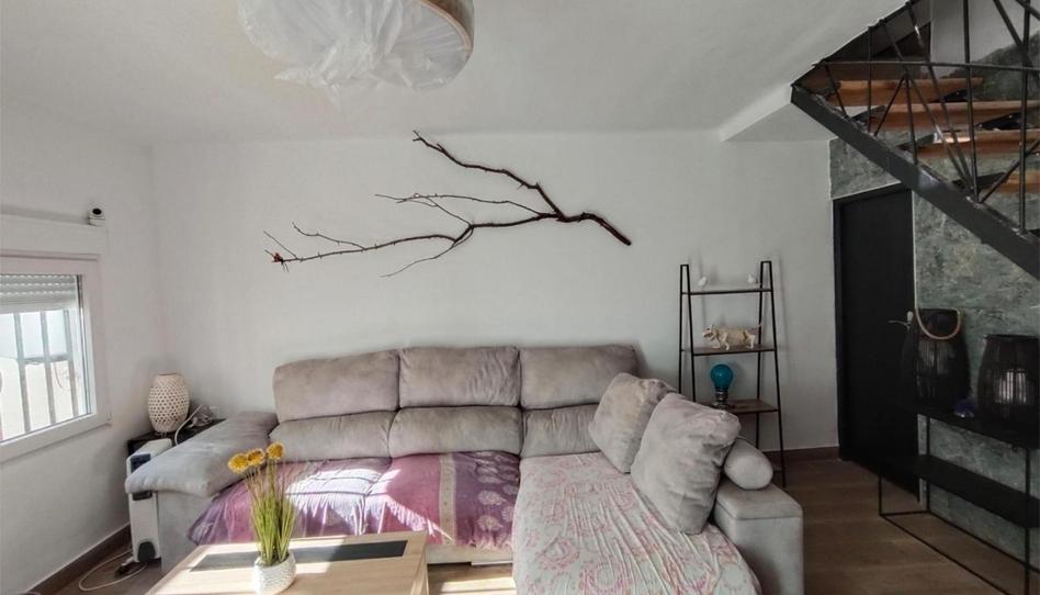 Foto 1 de Casa adosada en venda a Calle Navarra, 3, Nuevo Cáceres, Cáceres