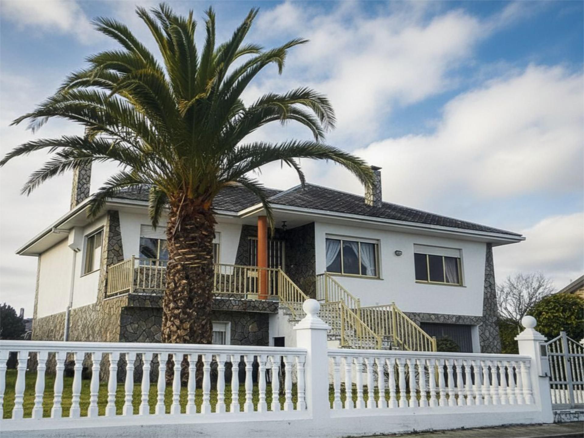 Exterior view of House or chalet for sale in Santa Comba  with Balcony