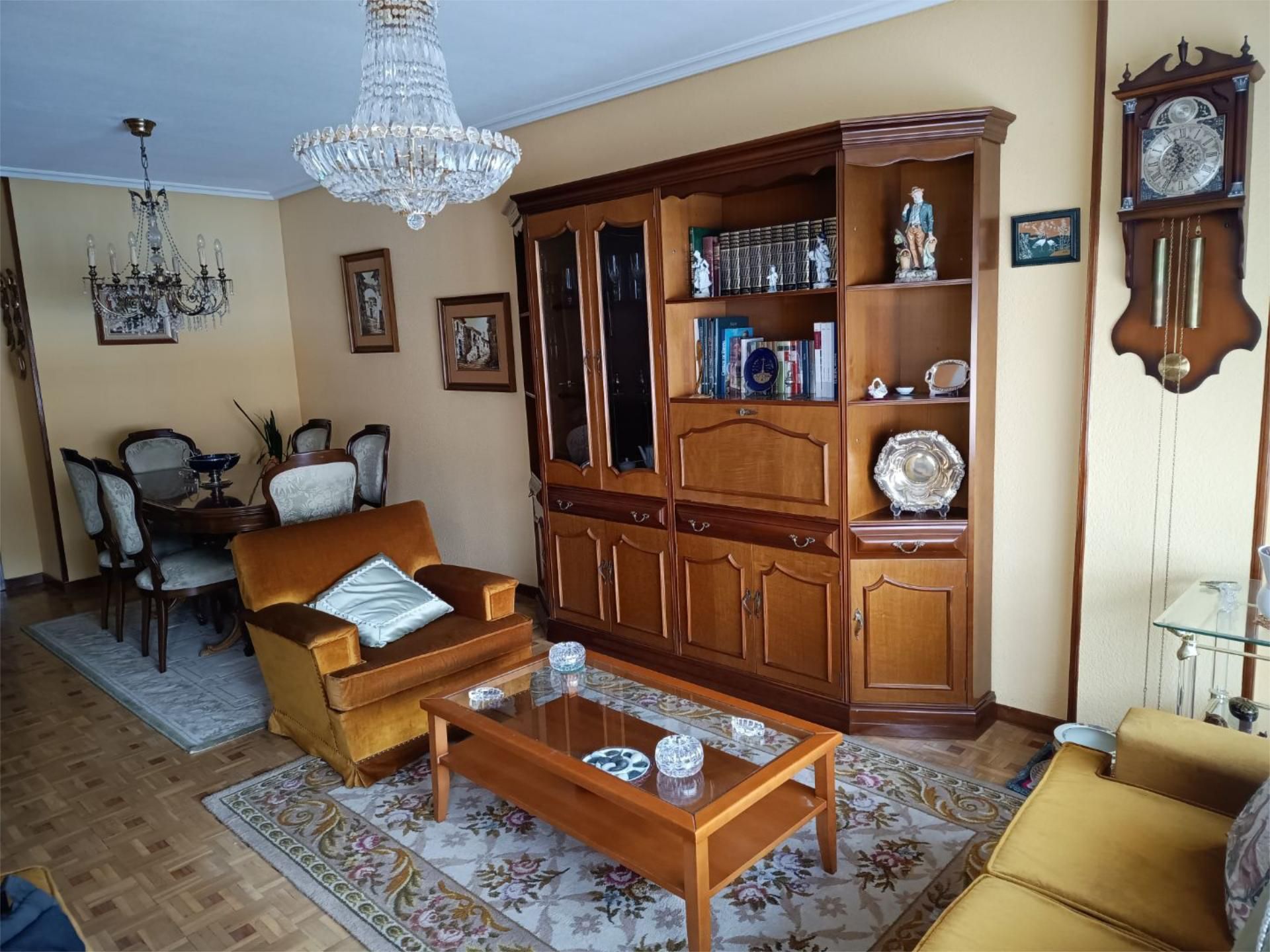 Sala d'estar de Pis en venda en Burgos Capital amb Terrassa i Balcó