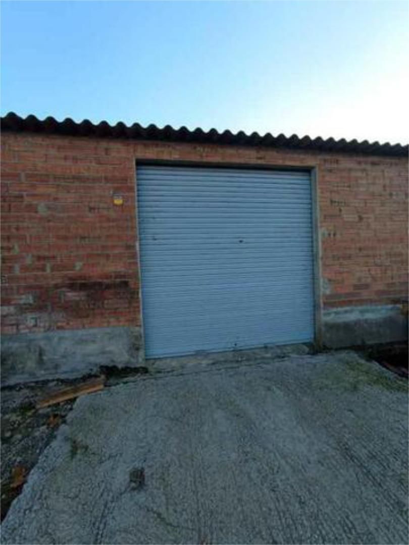 Parking of Box room to rent in Vic