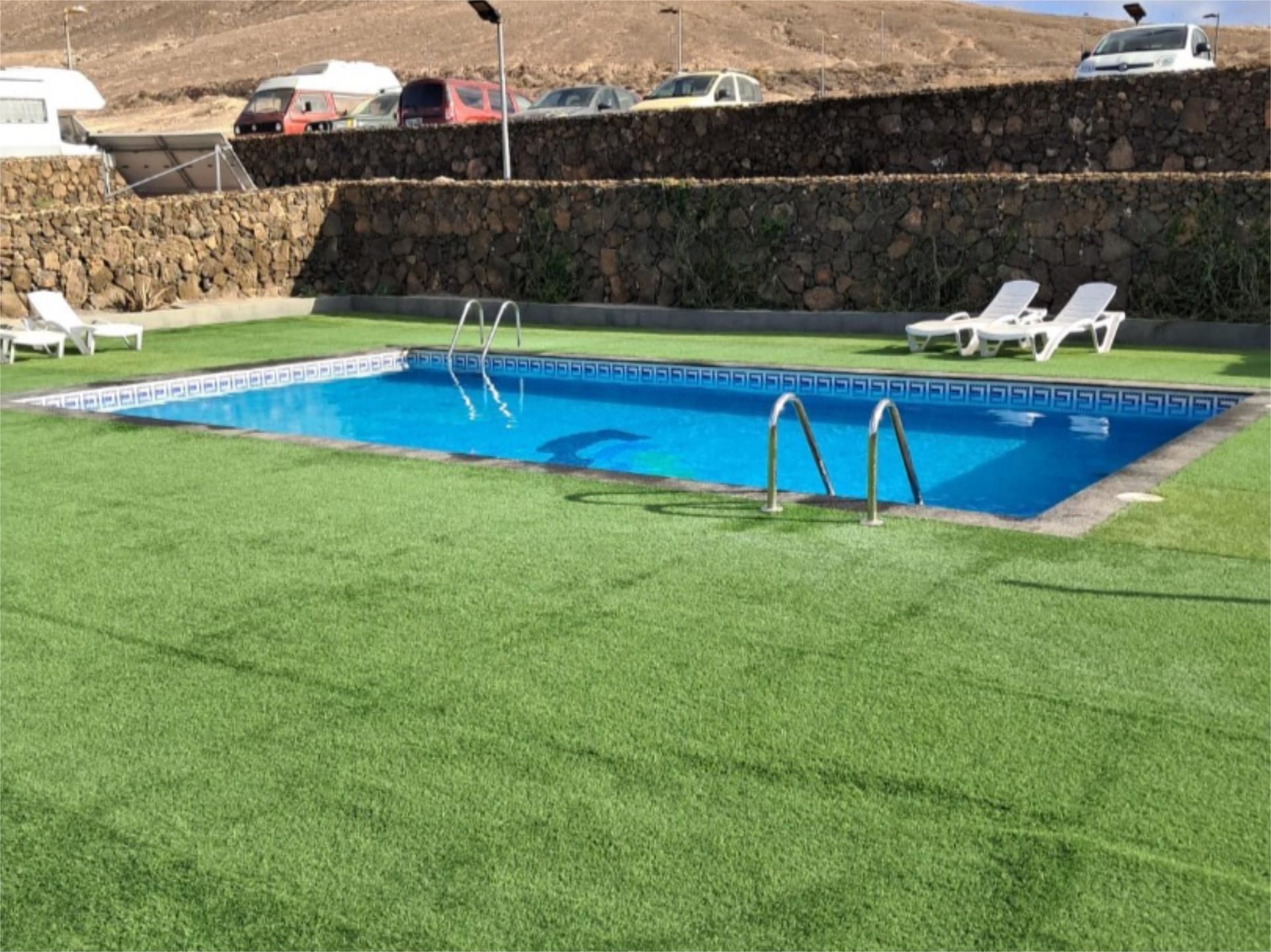 Piscina de Casa adosada de lloguer en La Oliva