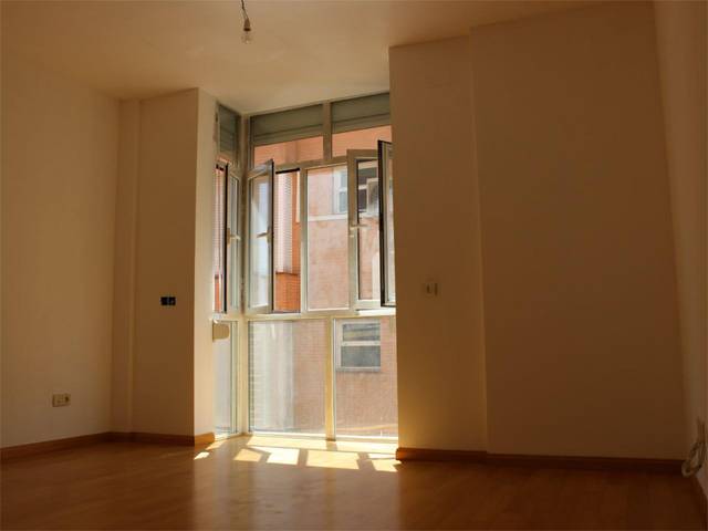 Piso en Alquiler en Calle de Vinuesa, 3 en Puerta del Ángel