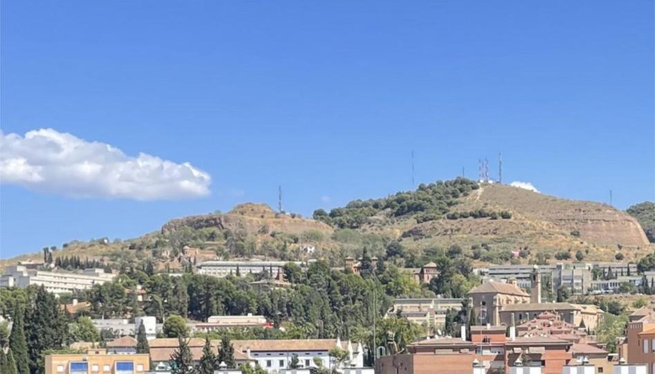 Flat for sale in Plaza de Toros, Granada - image 1 Photo 1 of Flat for sale in Plaza de Toros, Granada