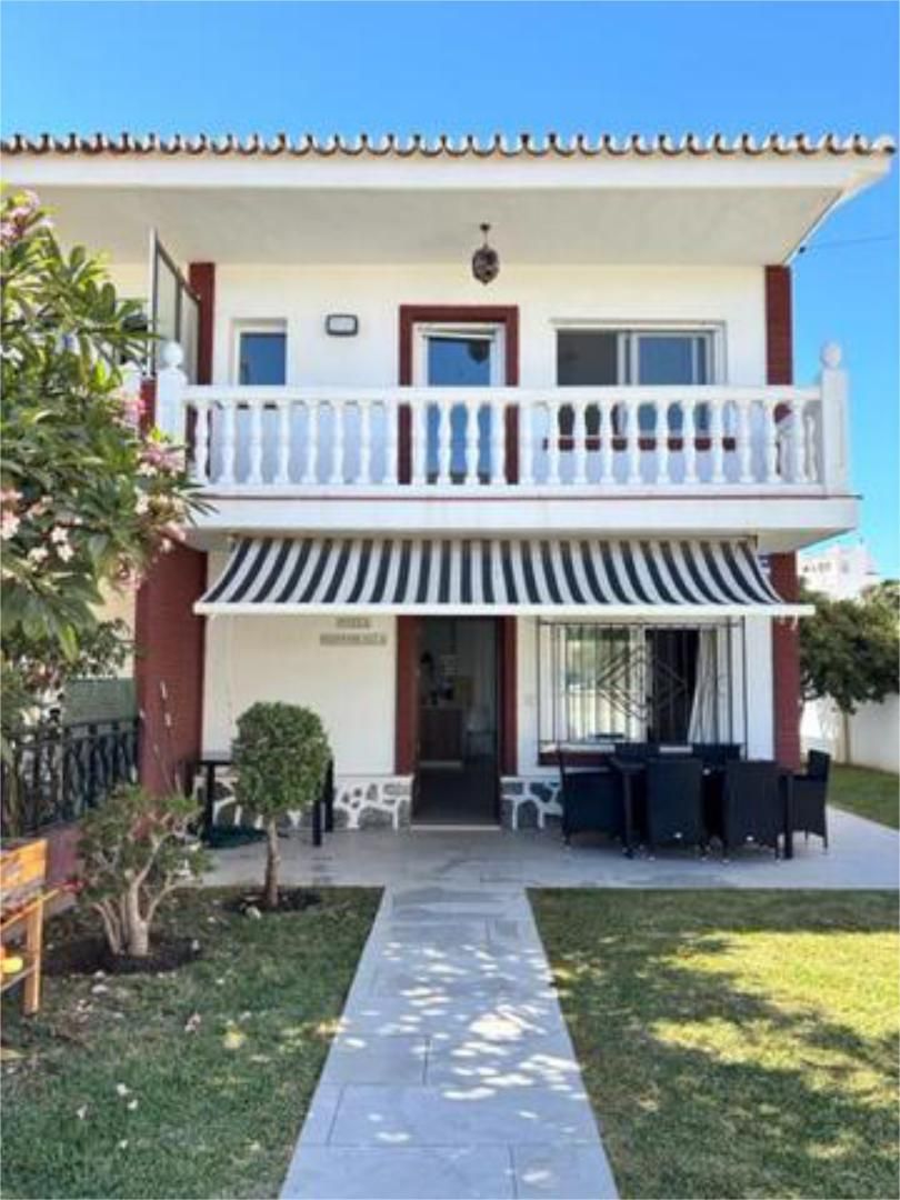 Vista exterior de Casa o xalet de lloguer en Rincón de la Victoria amb Calefacció, Jardí privat i Terrassa