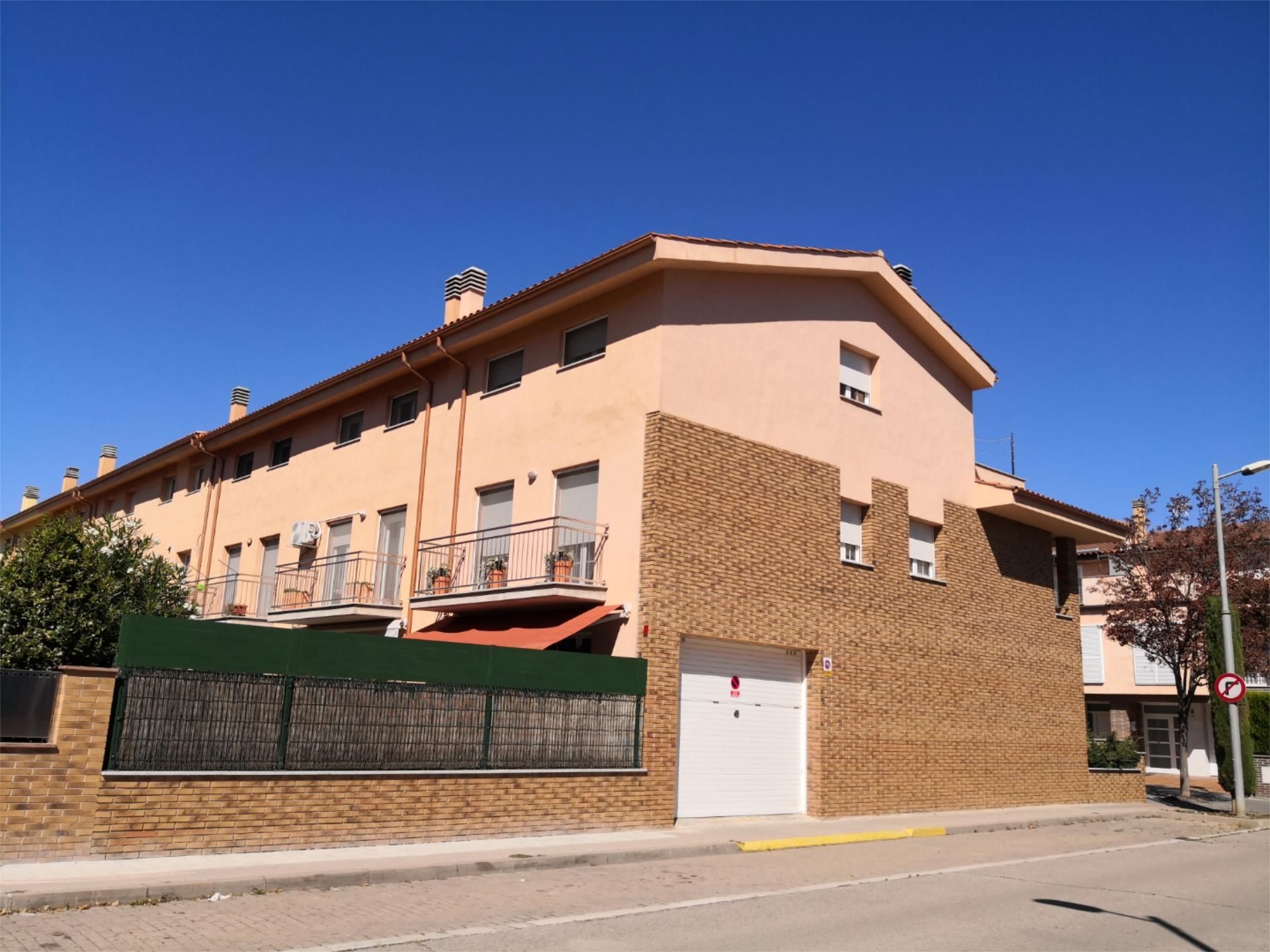 Single-family semi-detached for sale in Carrer de la Coma, 4, Manlleu Exterior view of Single-family semi-detached for sale in Manlleu
