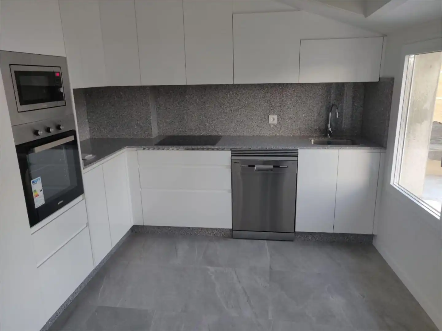 Flat for rent in Rúa Santiago, 24, Recatelo - O Carme Kitchen of Flat for rent in Lugo with Heating, Parquet flooring and Community parking