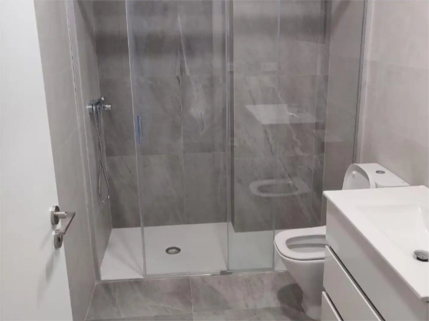 Flat for rent in Rúa Santiago, 24, Recatelo - O Carme Bathroom of Flat for rent in Lugo with Heating, Parquet flooring and Community parking