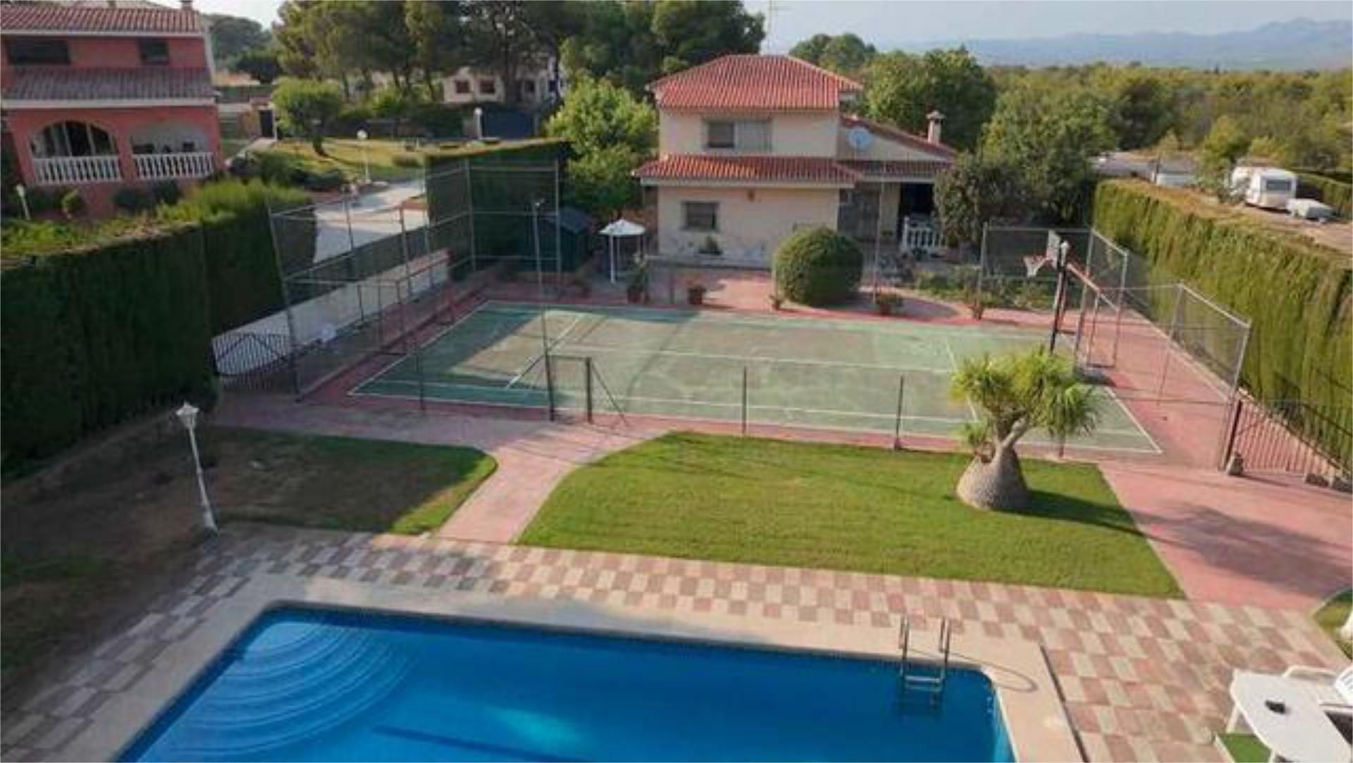 Piscina de Casa adosada en venda en Burjassot amb Calefacció, Jardí privat i Terrassa