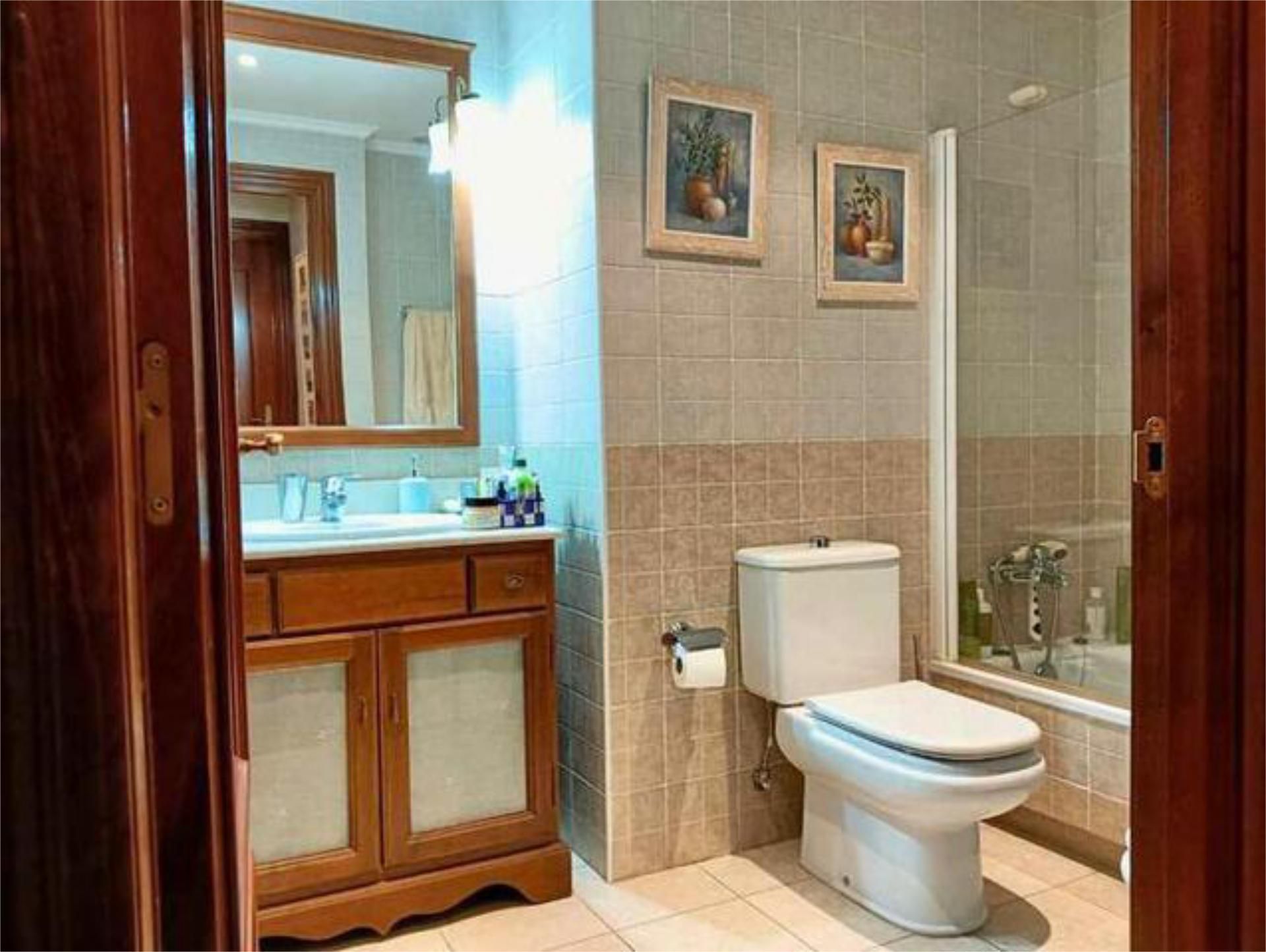 Piso en venta en Berango Baño de Piso en venta en Berango con Calefacción, Terraza y Trastero