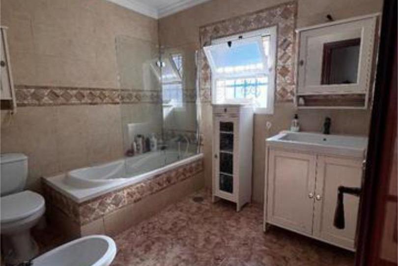 Casa adosada en venda a Cuatro Pinos - El Carmen, Cádiz - imatge 1 Foto 1 de Casa adosada en venda a Cuatro Pinos - El Carmen, Cádiz