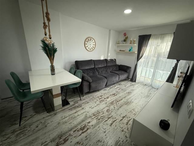 Piso en Alquiler en Carrer Francisco Perez Campillo, 22 en El Palmeral - San Antón