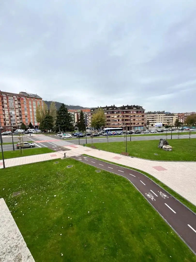 Pis en venda a Marcelino Fernández, 9, Centro - Casco Histórico Vista exterior de Pis en venda en Oviedo amb Parquet, Moblat i Balcó