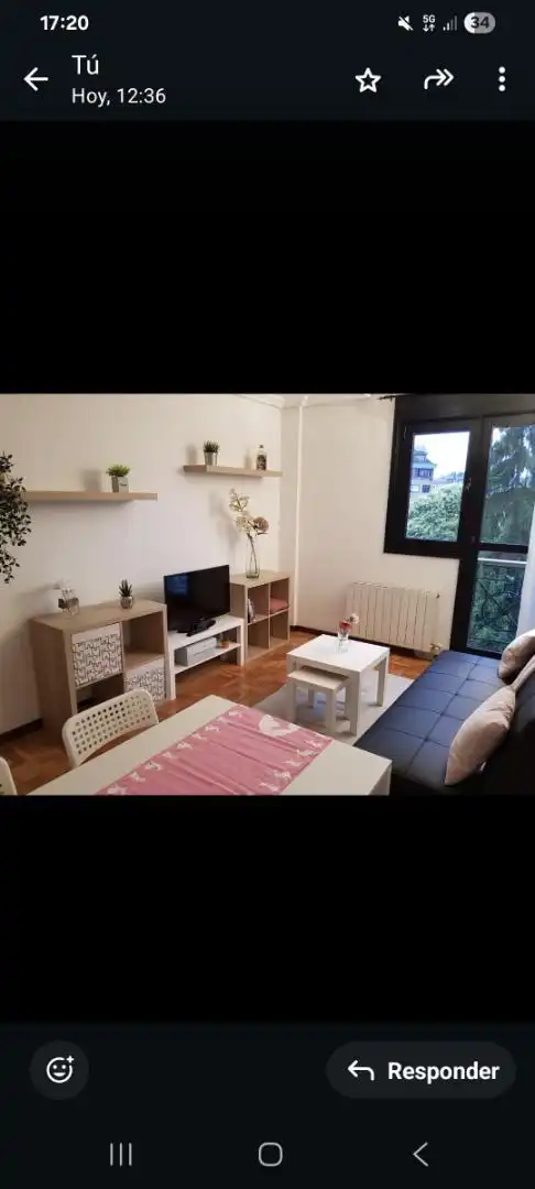 Pis en venda a Marcelino Fernández, 9, Centro - Casco Histórico Sala d'estar de Pis en venda en Oviedo amb Parquet, Moblat i Balcó