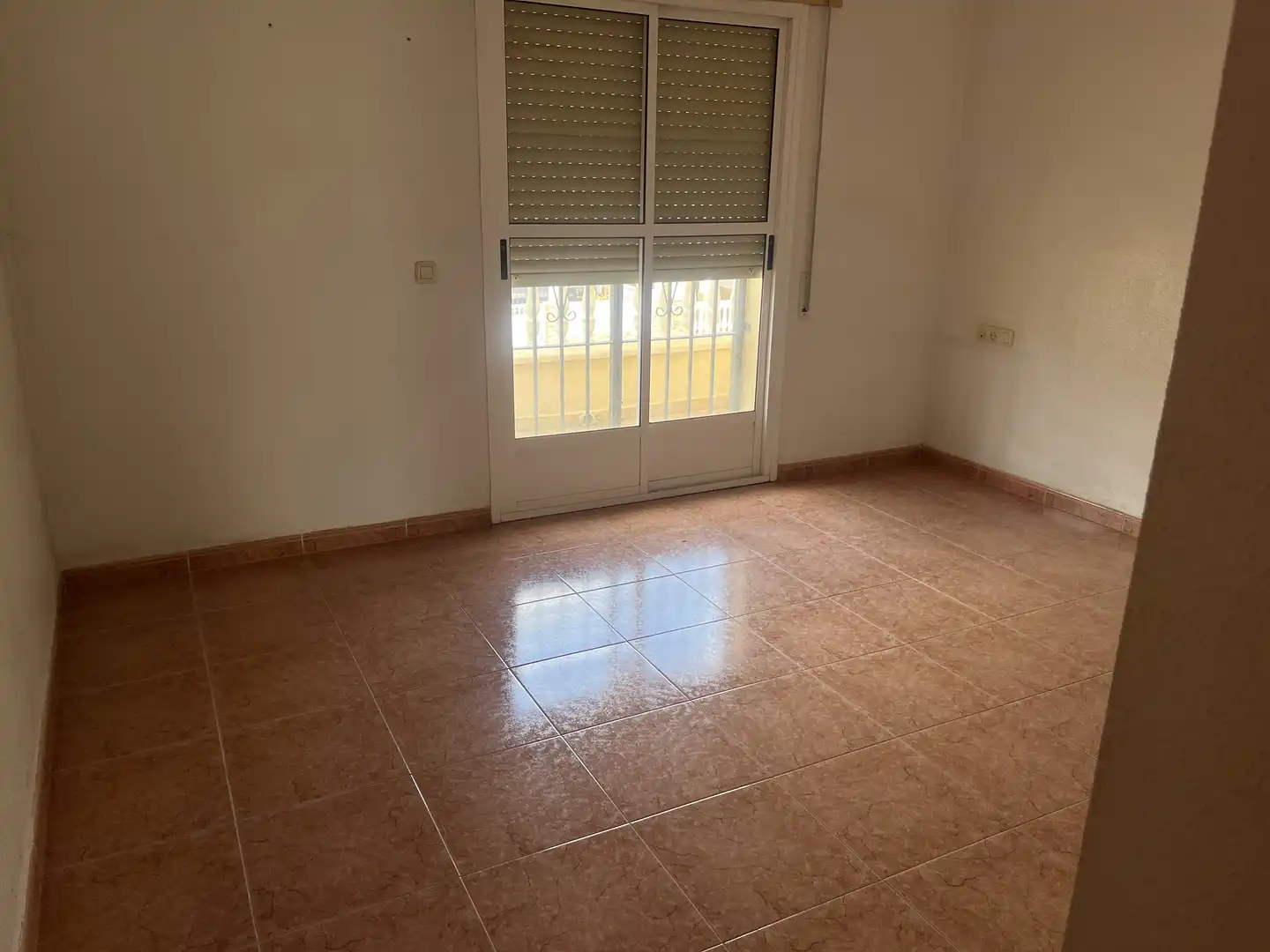 Dúplex en venta en Calle Sierra de los Filabres, 13, El Parador de las Hortichuelas Habitación de Dúplex en venta en Roquetas de Mar con Jardín privado, Terraza y Balcón