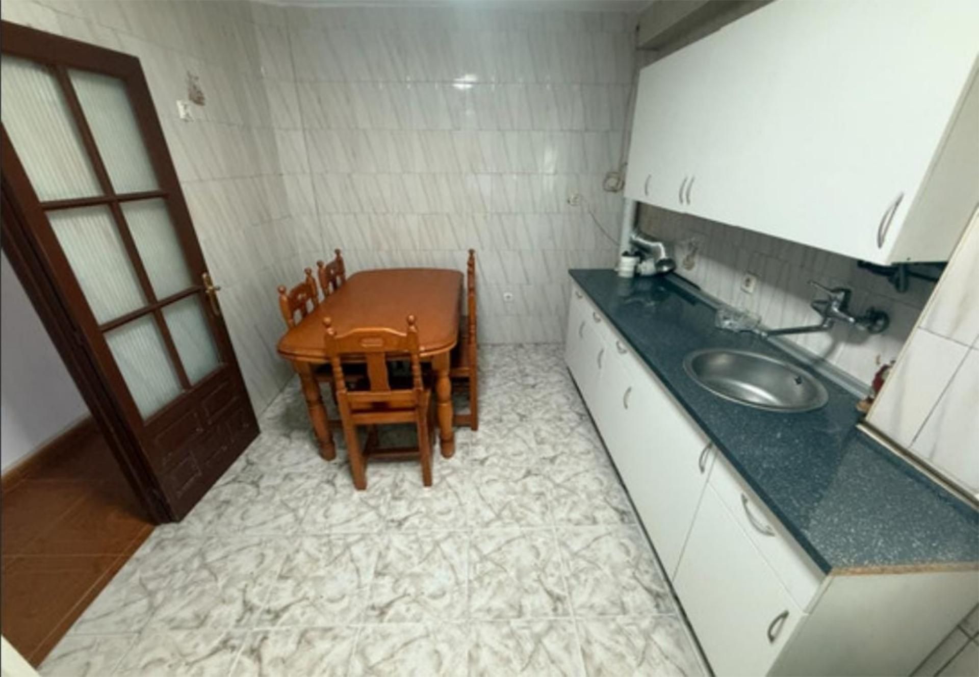 Kitchen of Flat to rent in  Sevilla Capital  with Parquet flooring, Storage room and Furnished