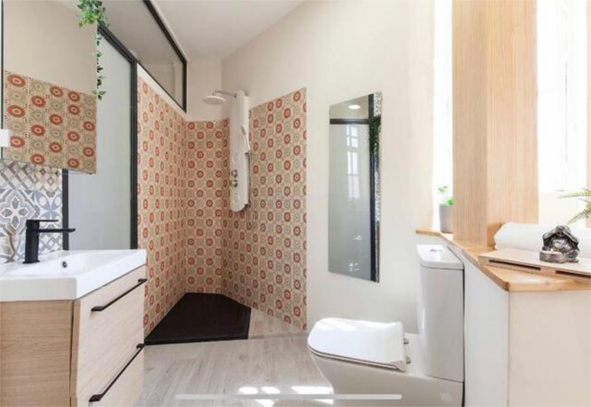 Bathroom of Flat for sale in  Almería Capital  with Heating and Furnished