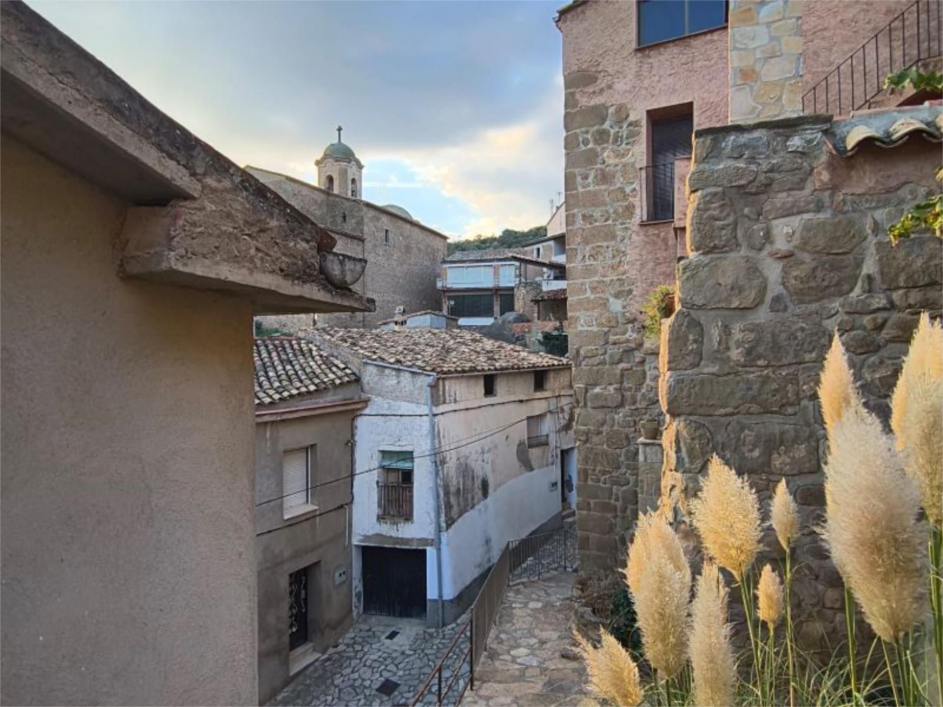 Vista exterior de Casa adosada en venda en Biosca amb Terrassa, Traster i Balcó
