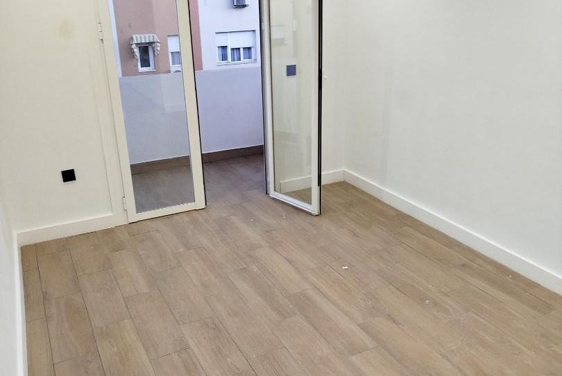 Flat for sale in Avenida de Pino Montano, 9, Cruz Roja, Sevilla - image 1 Photo 1 of Flat for sale in Avenida de Pino Montano, 9, Cruz Roja, Sevilla