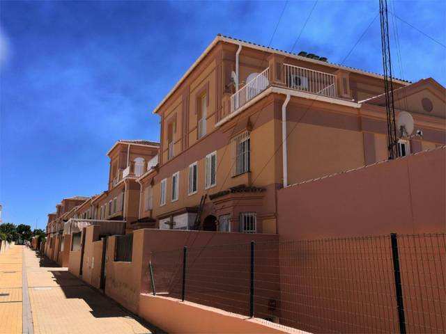 Casa adosada en Alquiler en Calle Rosa de Luxemburgo, 47 en Aljamar