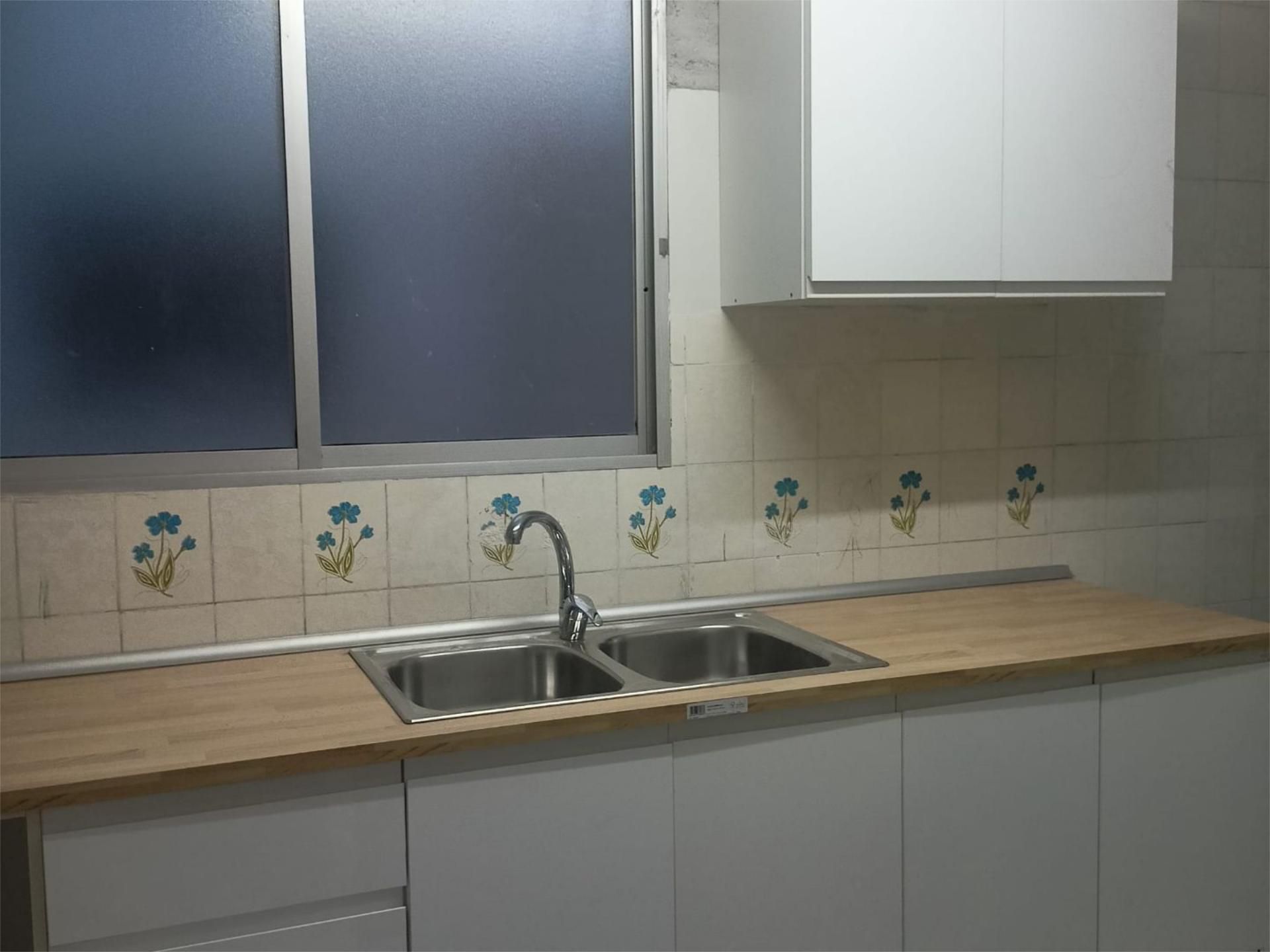 Kitchen of Flat to share in Montesa