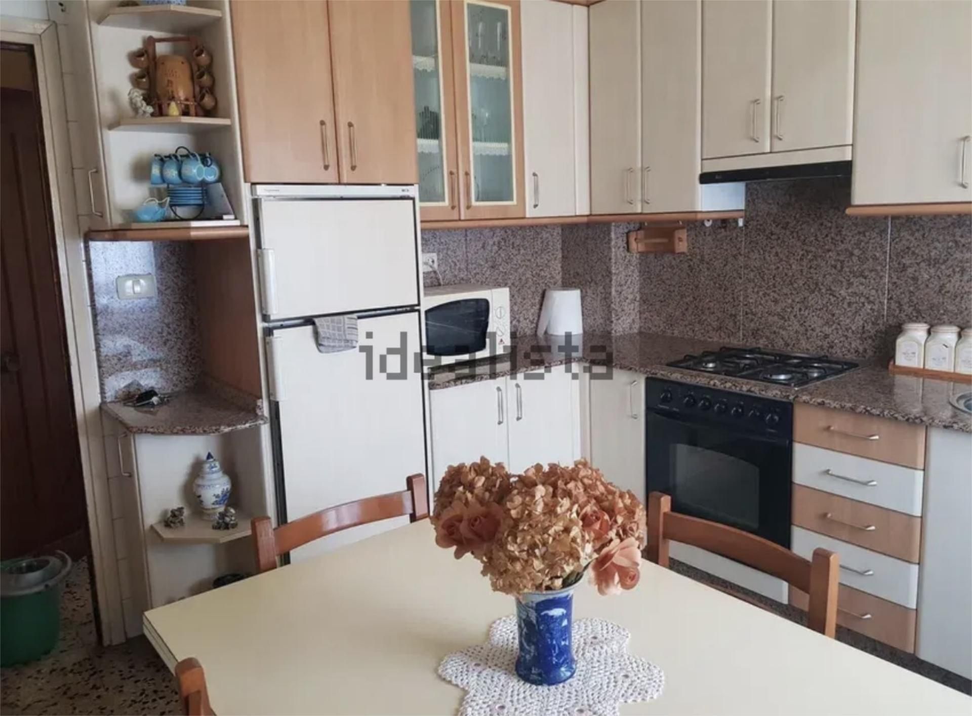 Cuina de Pis en venda en Carballeda de Valdeorras amb Calefacció, Terrassa i Traster