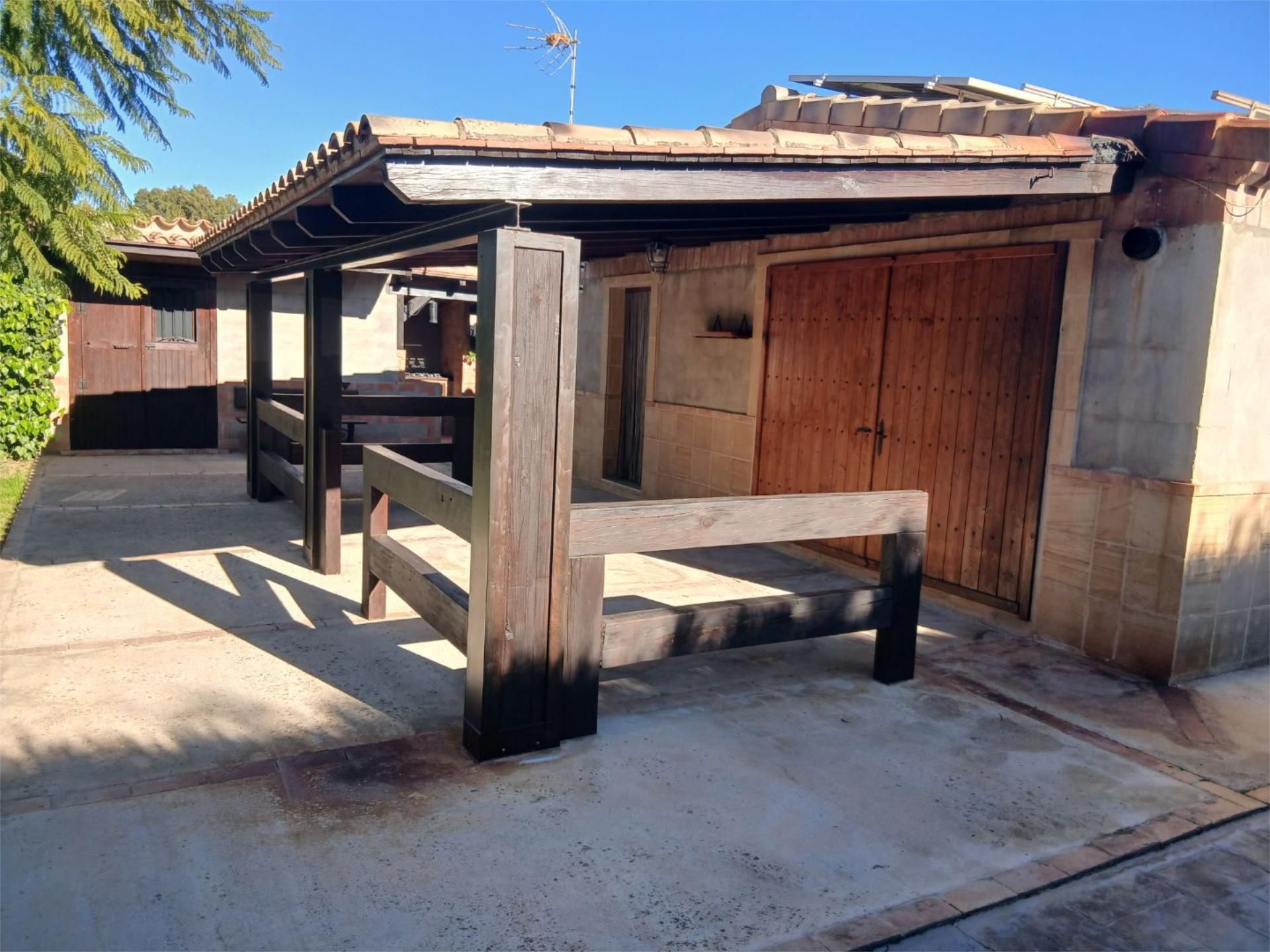 Terrace of House or chalet for sale in Chiva  with Air Conditioner and Terrace