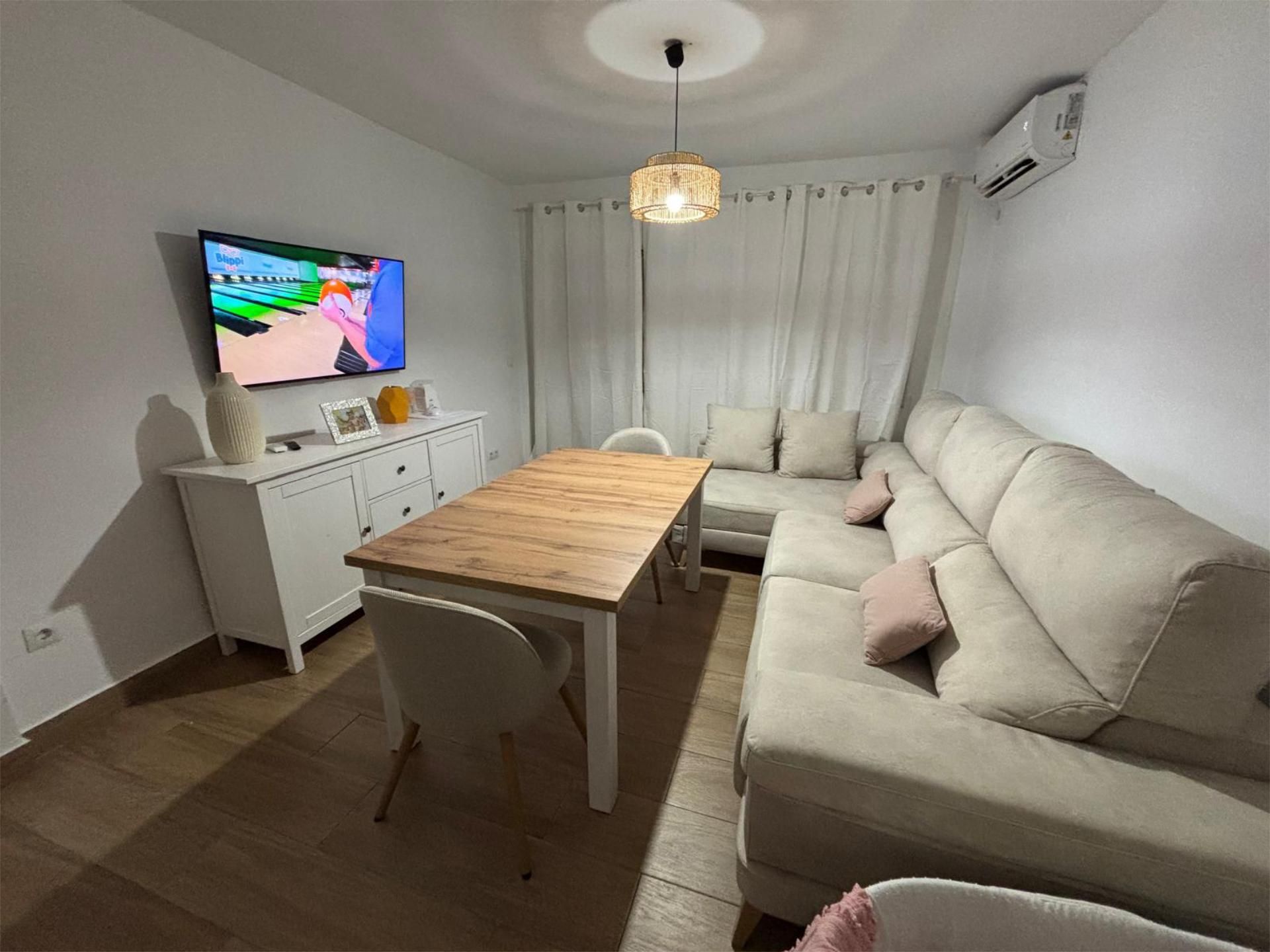 Sala d'estar de Pis en venda en Utrera amb Aire condicionat, Terrassa i Balcó