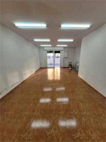 Local comercial en Alquiler en El Camp de l'Arpa del Clot