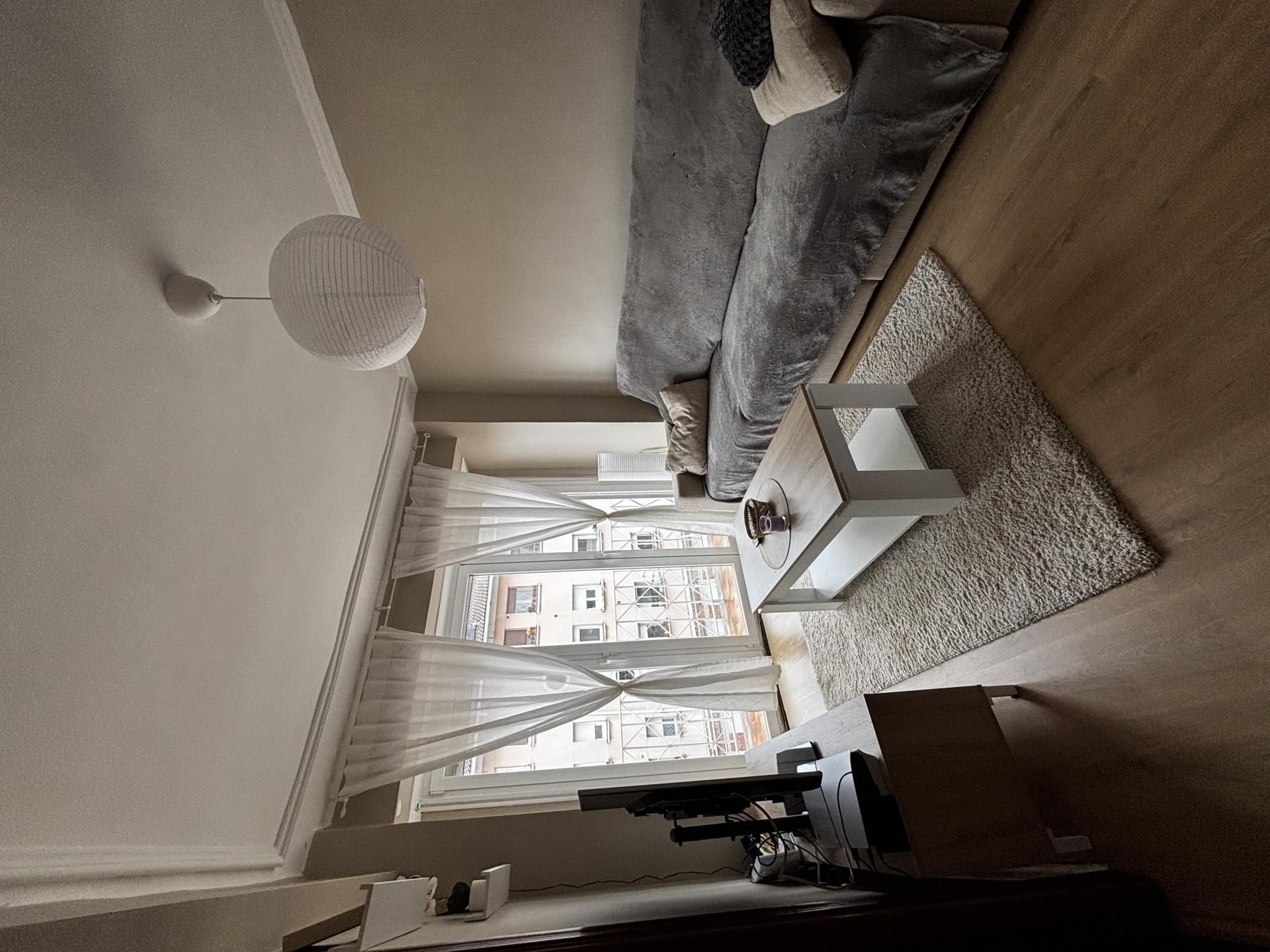 Sala d'estar de Pis en venda en Basauri  amb Balcó