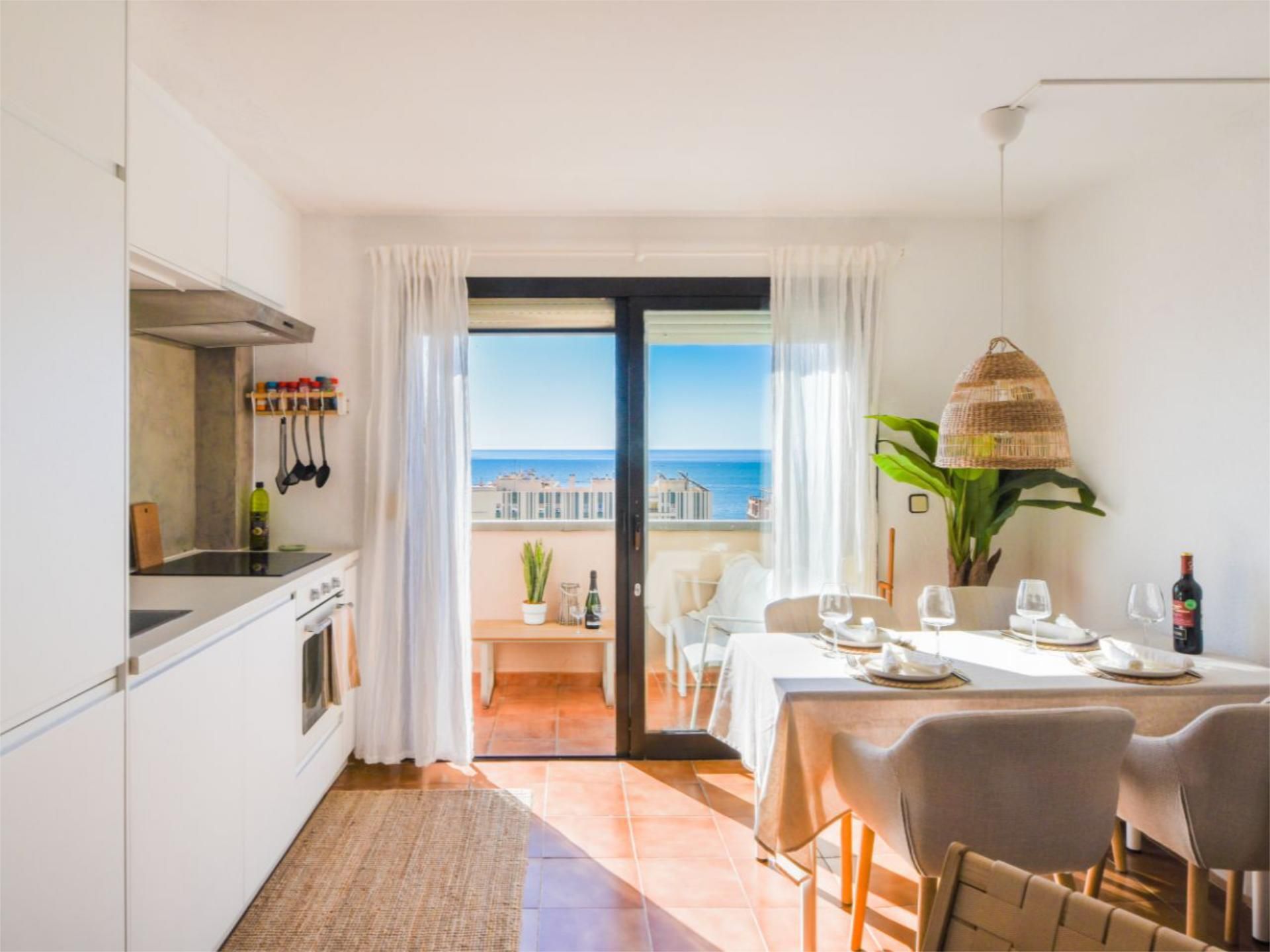 Menjador de Pis en venda en Torremolinos amb Aire condicionat, Piscina i Balcó