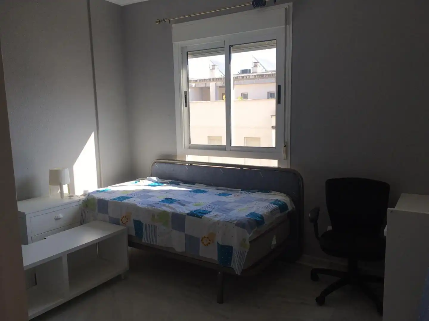 Habitación de Piso de alquiler en Sevilla con Aire acondicionado, Calefacción y Amueblado