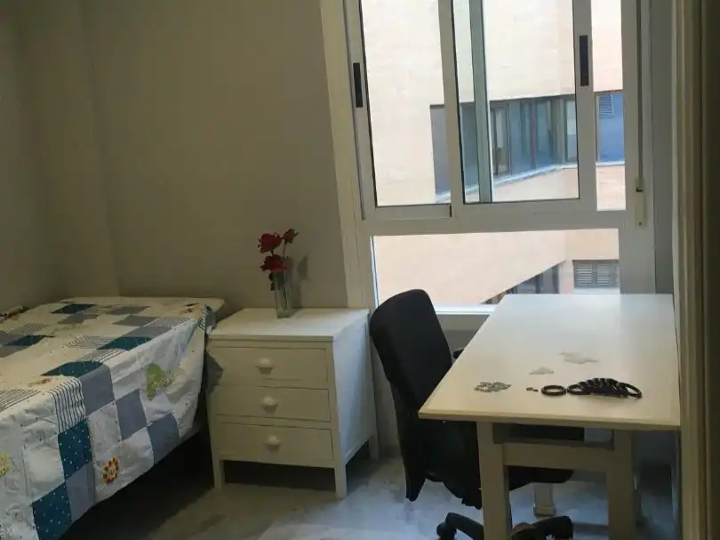 Habitación de Piso de alquiler en Sevilla con Aire acondicionado, Calefacción y Amueblado