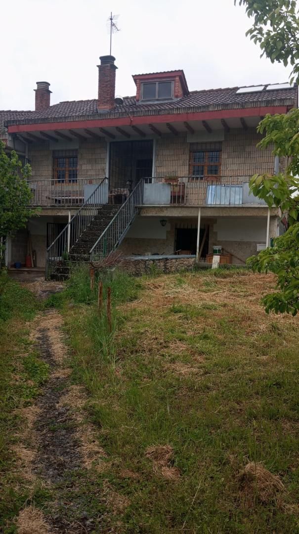 Casa adosada en venda en Condado de Treviño amb Calefacció, Jardí privat i Parquet