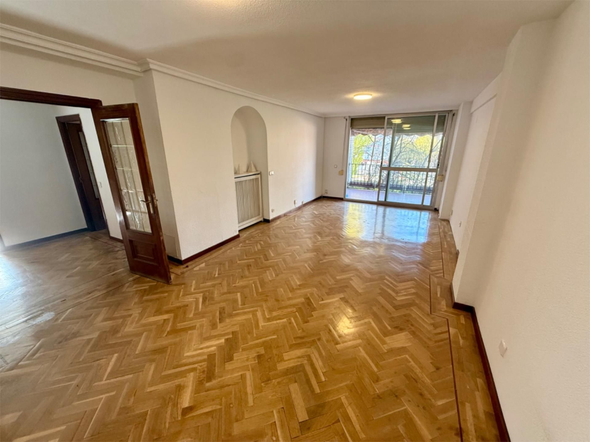 Sala d'estar de Pis en venda en  Madrid Capital amb Terrassa i Balcó