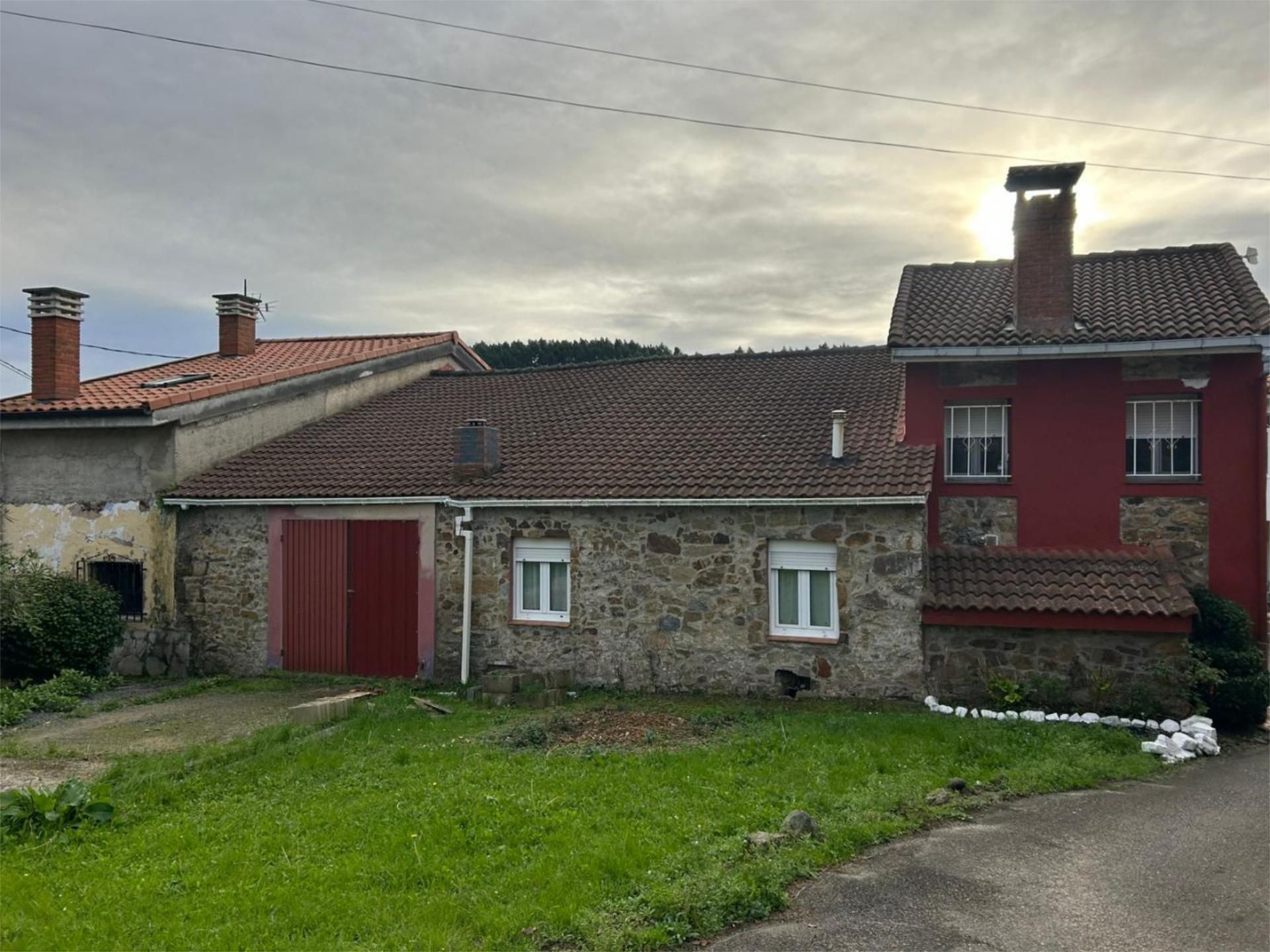 Pis en venda a CT-1, 144, Santa María del Mar - El Puerto Vista exterior de Pis en venda en Castrillón amb Calefacció, Jardí privat i Parquet