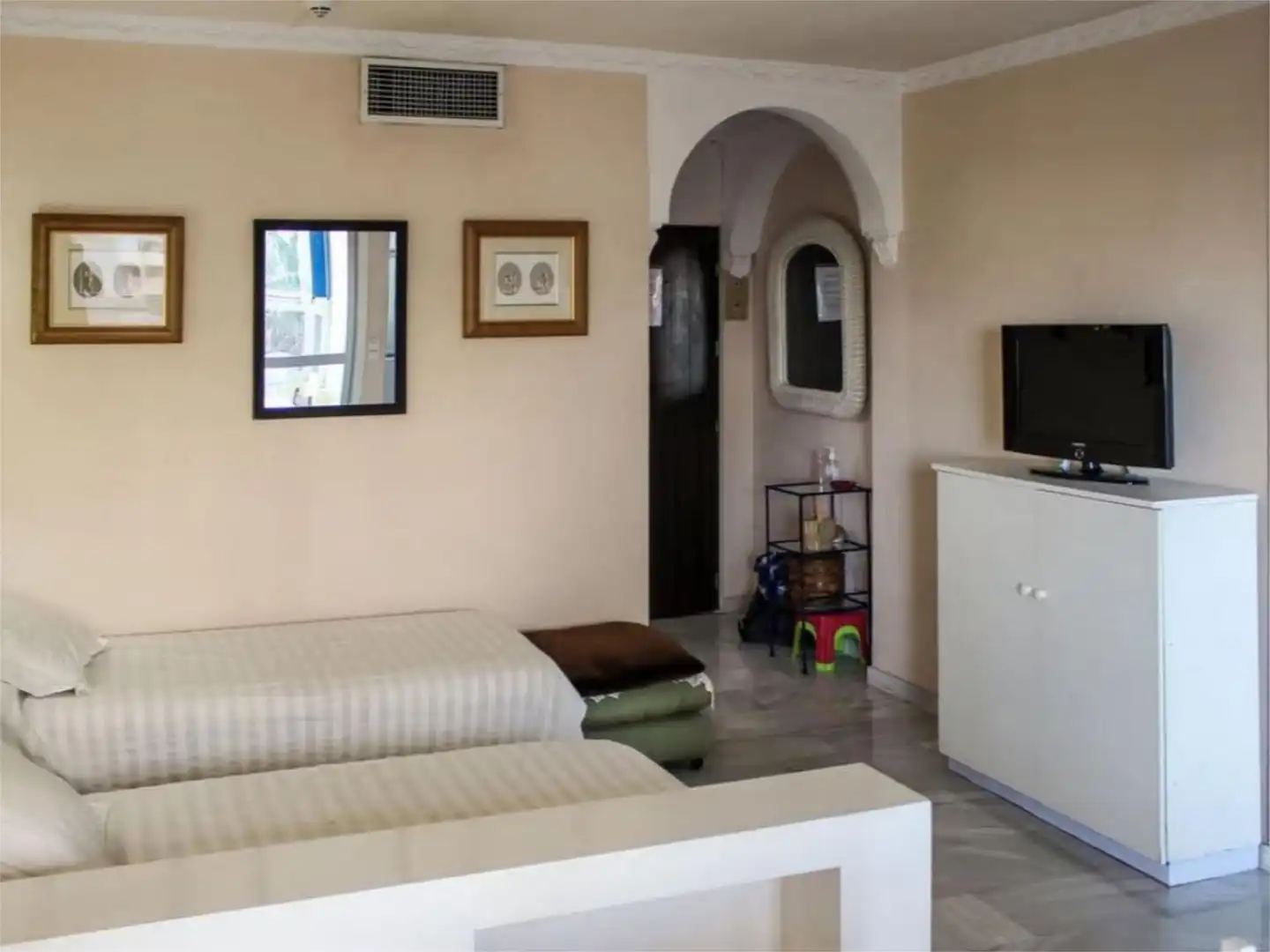 Estudi de lloguer a Calle Lamo de Espinosa, 7, Puerto Deportivo Dormitori de Estudi de lloguer en Fuengirola amb Aire condicionat, Calefacció i Parquet