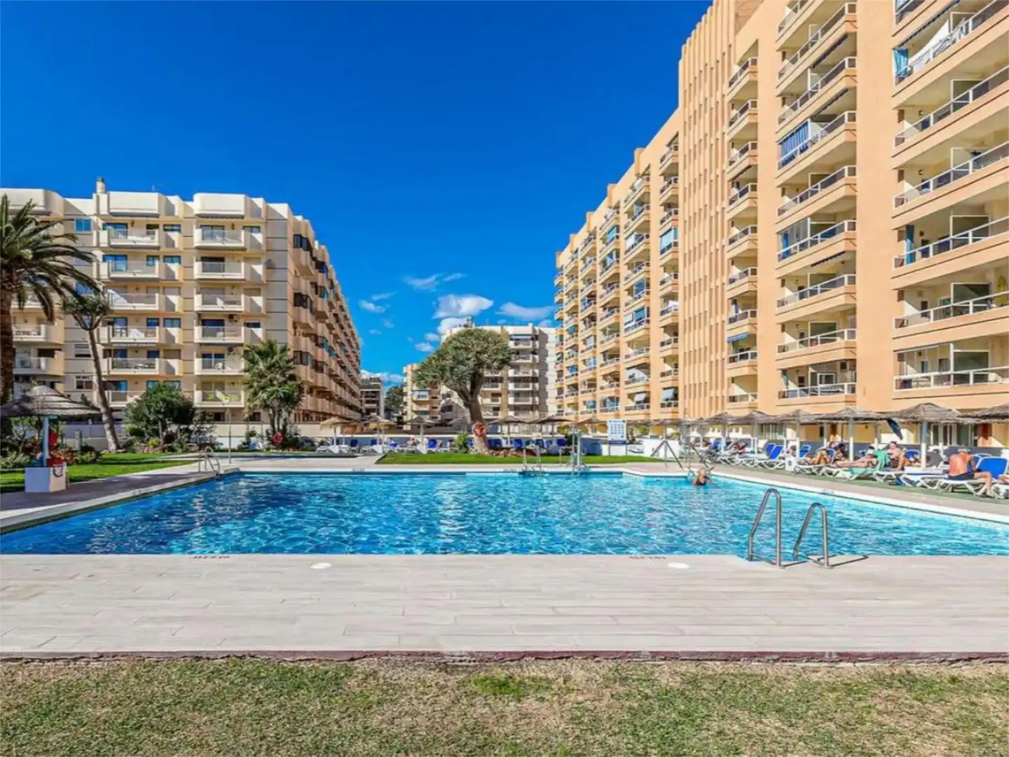Estudi de lloguer a Calle Lamo de Espinosa, 7, Puerto Deportivo Piscina de Estudi de lloguer en Fuengirola amb Aire condicionat, Calefacció i Parquet