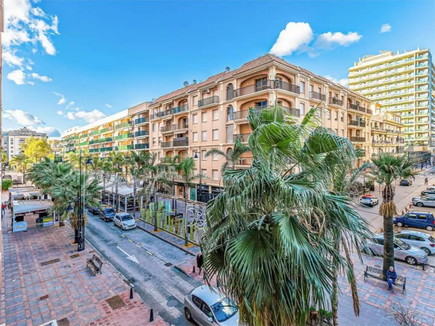 Estudi de lloguer a Calle Lamo de Espinosa, 7, Puerto Deportivo Vista exterior de Estudi de lloguer en Fuengirola amb Aire condicionat, Calefacció i Parquet