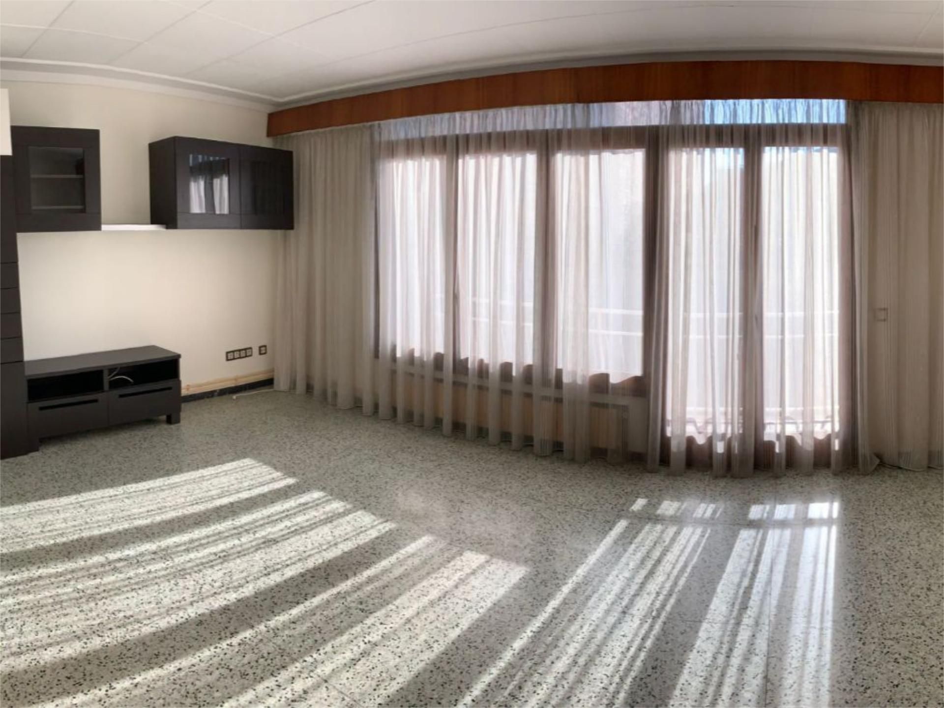 Pis en venda a Carrer Major, 316, Barri Vell Sala d'estar de Pis en venda en Salt amb Balcó