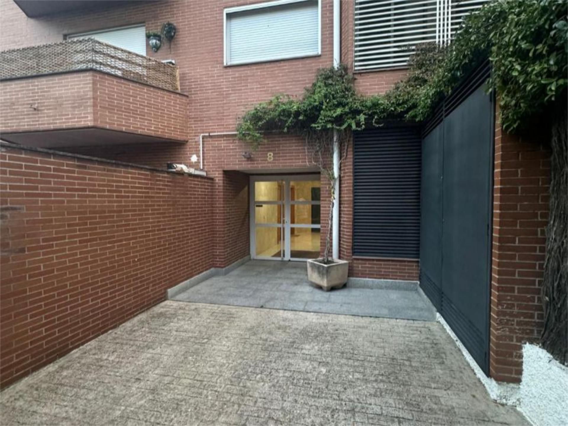 Vista exterior de Pis en venda en Boadilla del Monte amb Terrassa, Piscina i Balcó