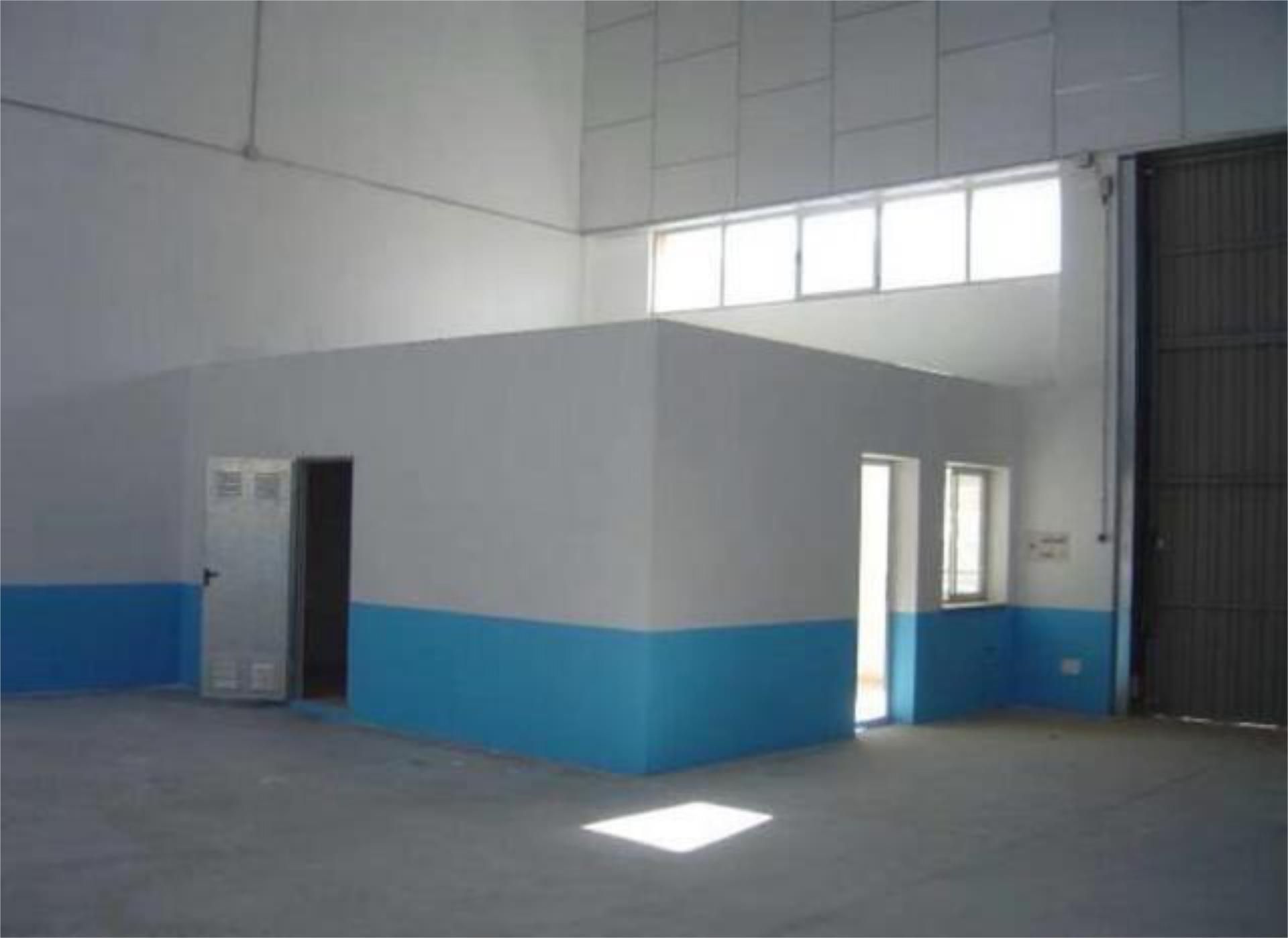 Nau industrial de lloguer en Roales