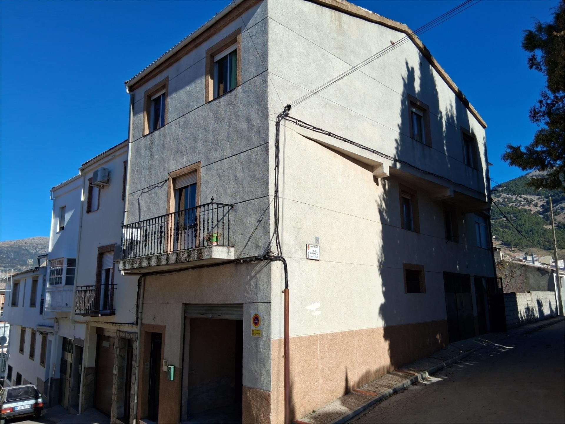 Casa adosada en venta en Calle Camino de los Cotos, 5, Valdepeñas de Jaén Vista exterior de Casa adosada en venta en Valdepeñas de Jaén con Terraza, Trastero y Amueblado