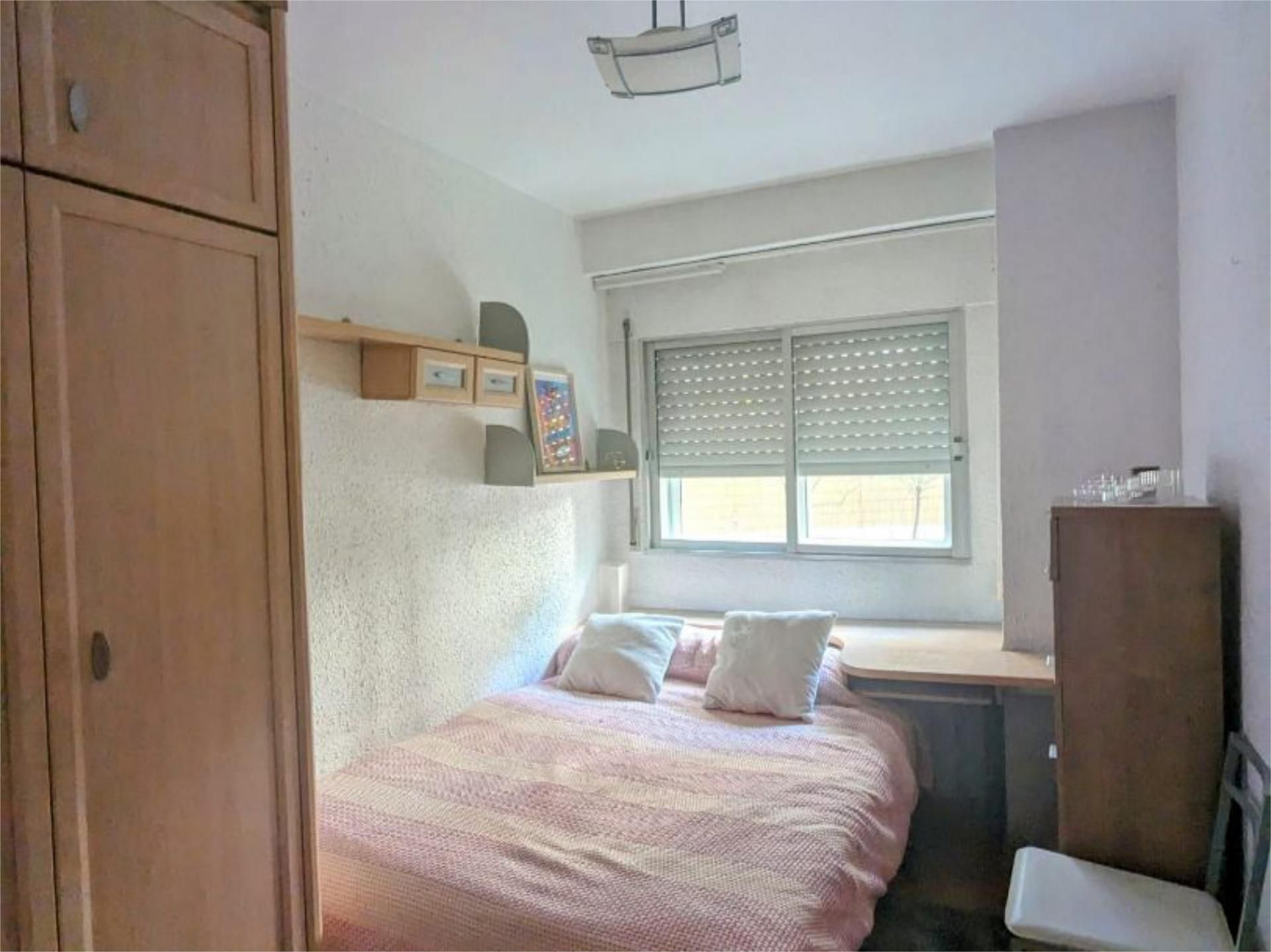 Habitación de Piso para compartir en  Zaragoza Capital con Aire acondicionado, Calefacción y Jardín privado