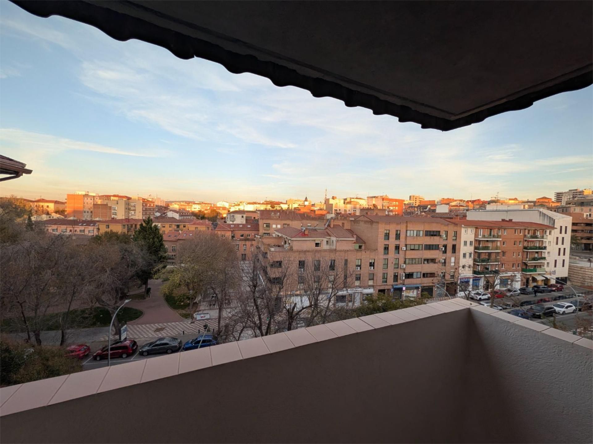 Piso de alquiler en Calle del Cardenal González de Mendoza, 41, Constitución - Balconcillo Vista exterior de Piso de alquiler en Guadalajara Capital con Calefacción, Jardín privado y Parquet