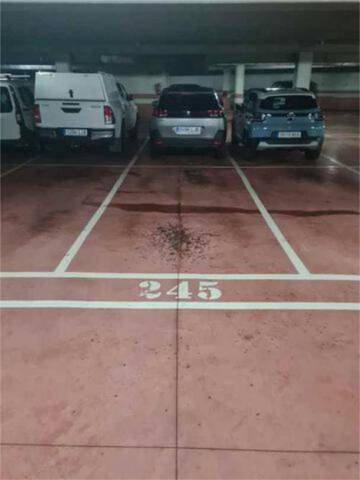 Garaje en Alquiler en Milán - Pumarín