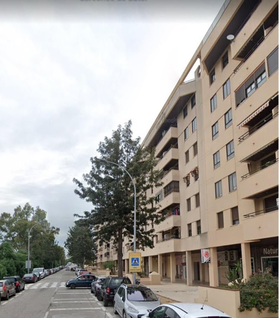 Vista exterior de Pis en venda en Algeciras amb Terrassa, Moblat i Aparcament comunitari