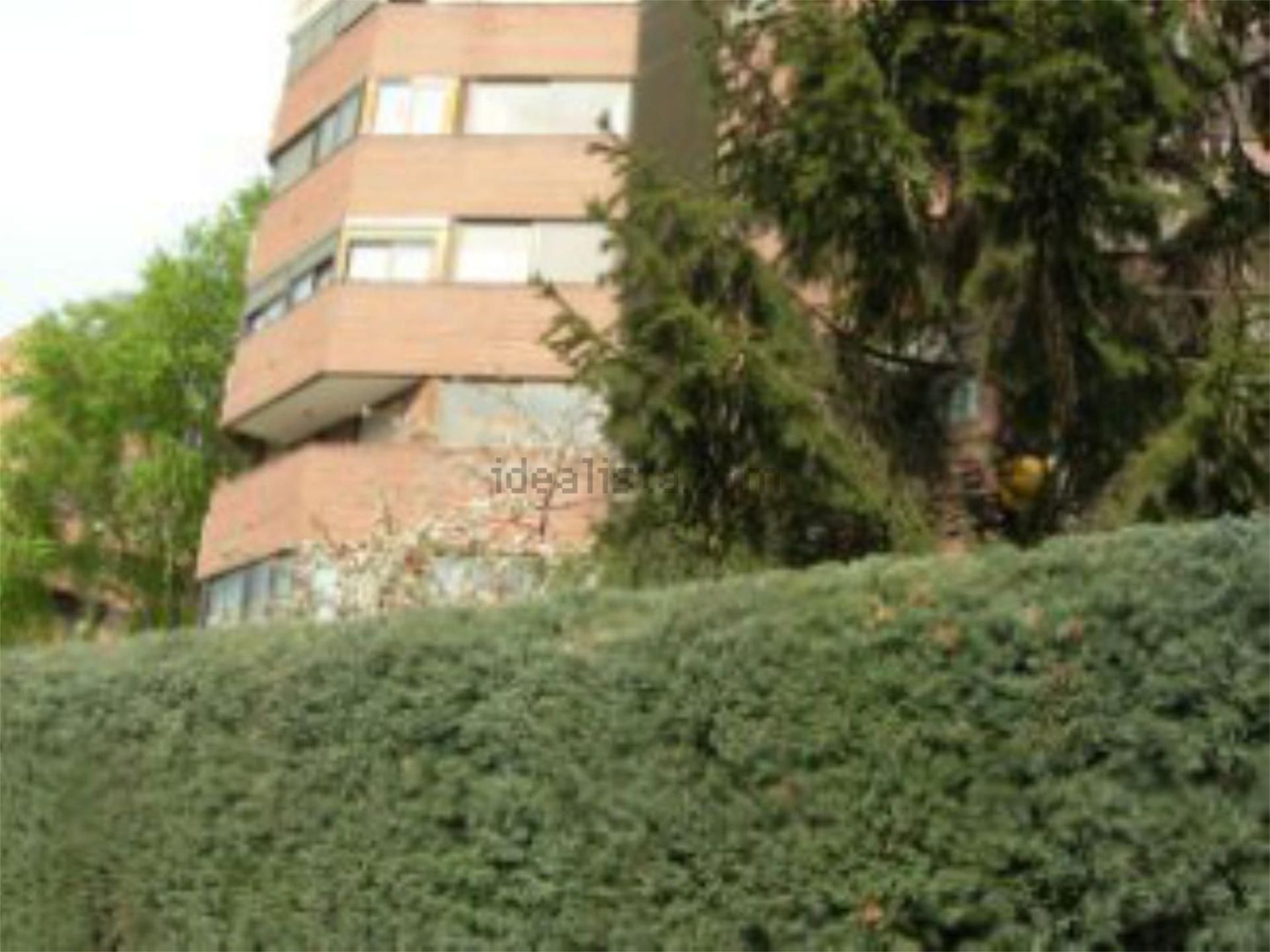 Exterior view of Apartment to rent in  Madrid Capital  with Air Conditioner and Swimming Pool