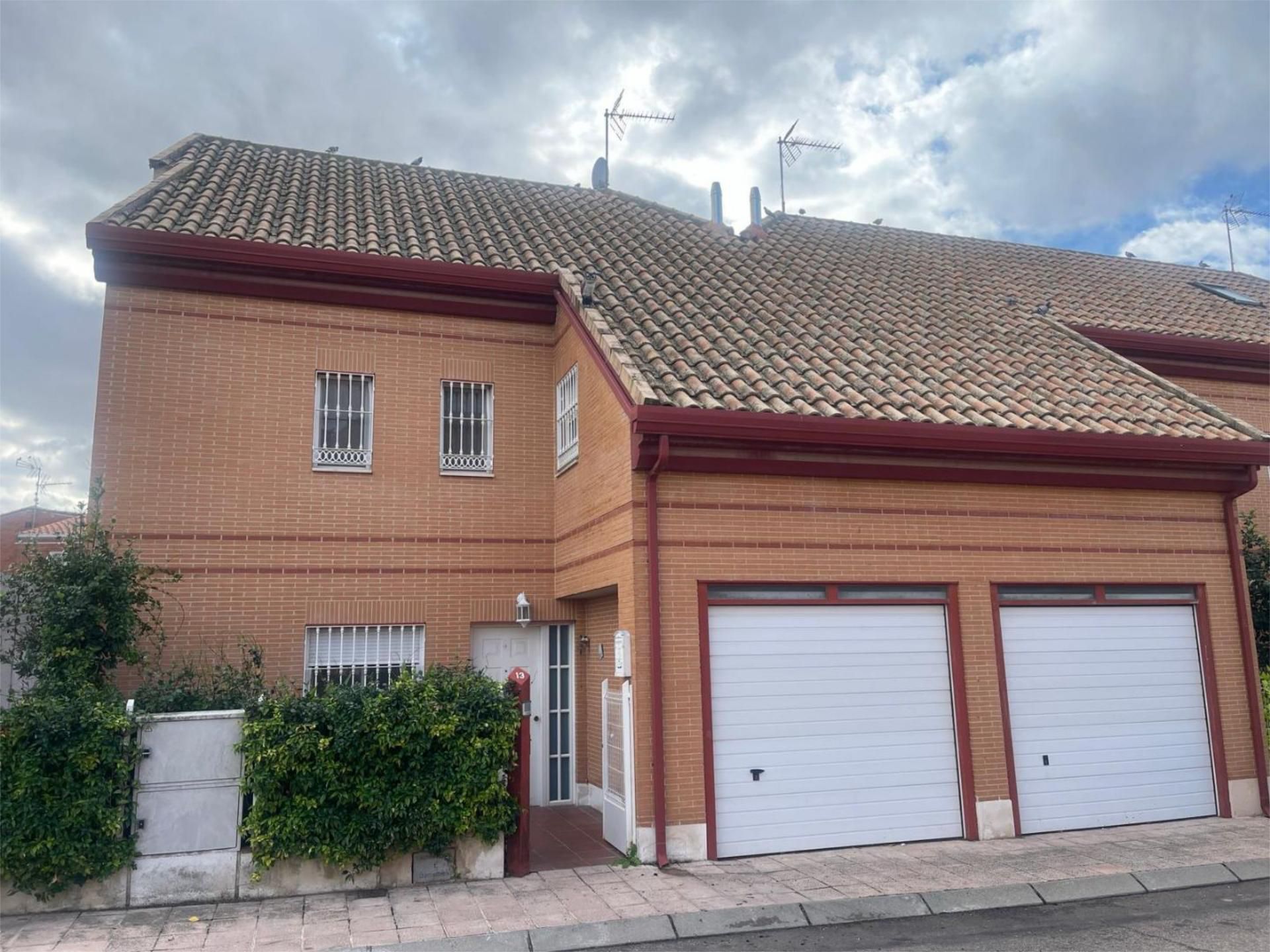 Exterior view of Flat for sale in Santo Domingo-Caudilla  with Air Conditioner